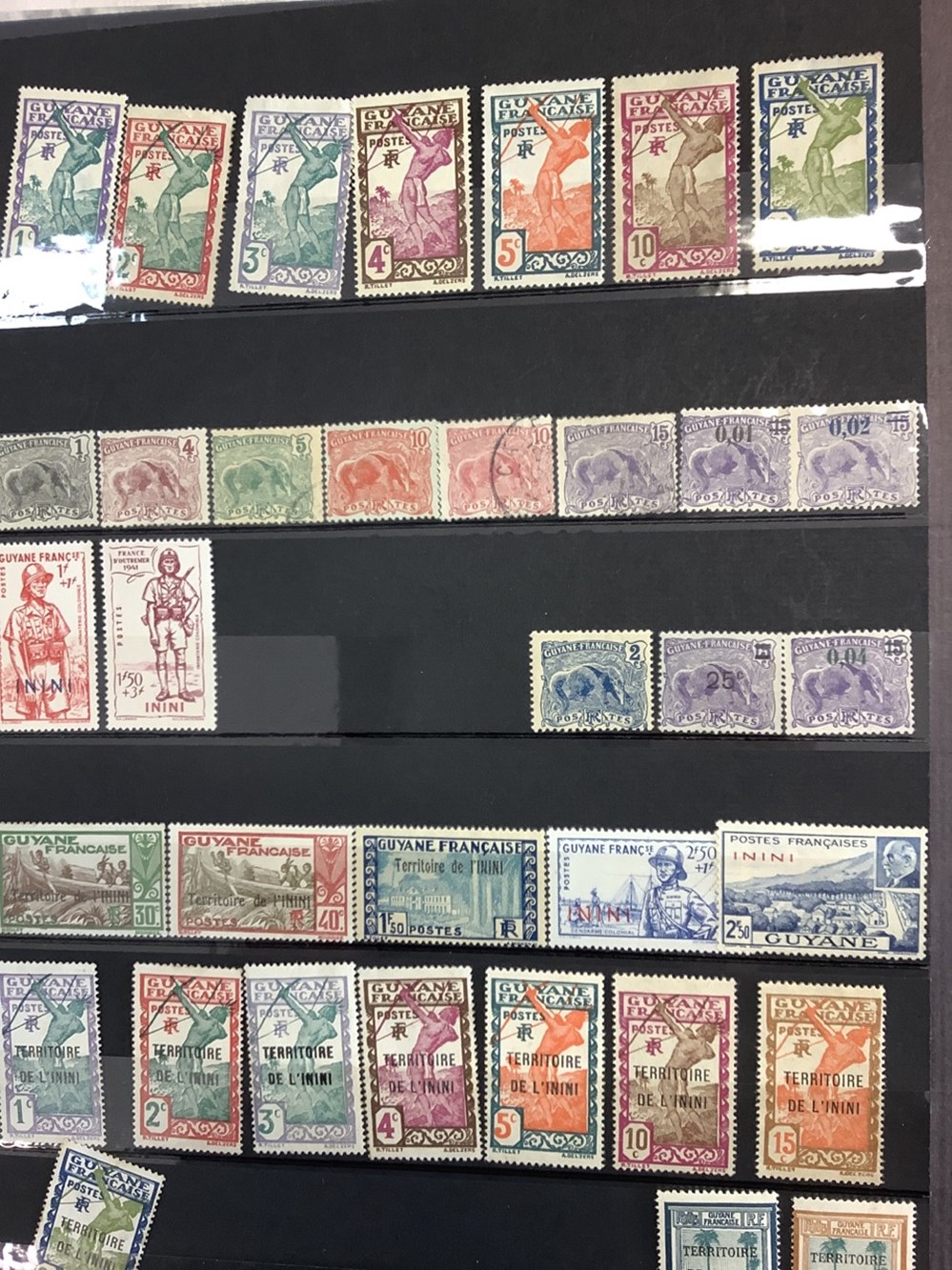 Lot de 7 classeurs de timbres divers pays, oblitérés et neufs, plusieurs milliers de timbres, 22 monnaies lot de 7 classeurs de timbres divers pays obliteres et neufs plusieurs milliers de timbres