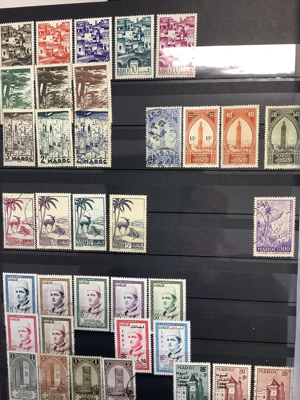 14 albums de timbres, principalement Europe de l’Ouest, la plupart oblitérés, toutes époques, plusieurs milliers de timbres 18 monnaies 14 albums de timbres principalement europe de l ouest la plupart obliteres toutes epoques plusieurs milliers de timbres