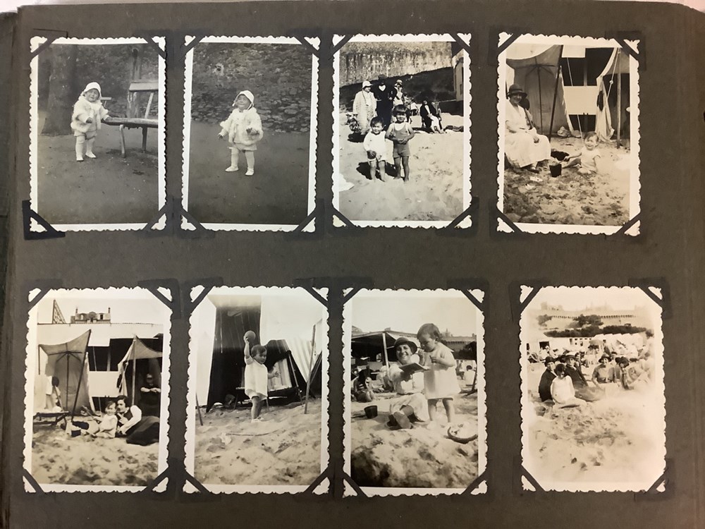 1 album de photographies anciennes et un livre des photographies de Norbert GHISOLAND préface de Patrick Raynaud 4 monnaies 1 album de photographies anciennes et un livre des photographies de norbert ghisoland preface de patrick raynaud