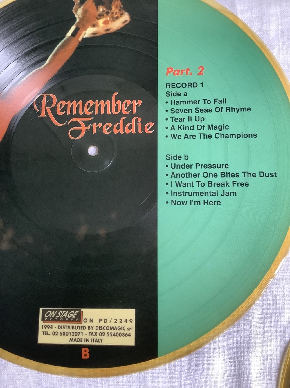 2 pictures Disc 33T, QUEEN REMEMBER FREDDIE ET PART 2. NM pour les deux. Pressage italien, PD2240 et PD 2249. 6 monnaies 2 pictures disc 33t queen remember freddie et part 2 nm pour les deux pressage italien pd2240 et pd 2249
