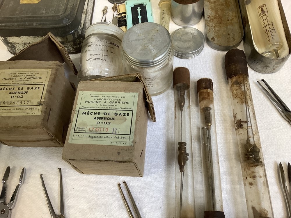 Petit lot d’ancien matériel médical monnaies petit lot d ancien materiel medical