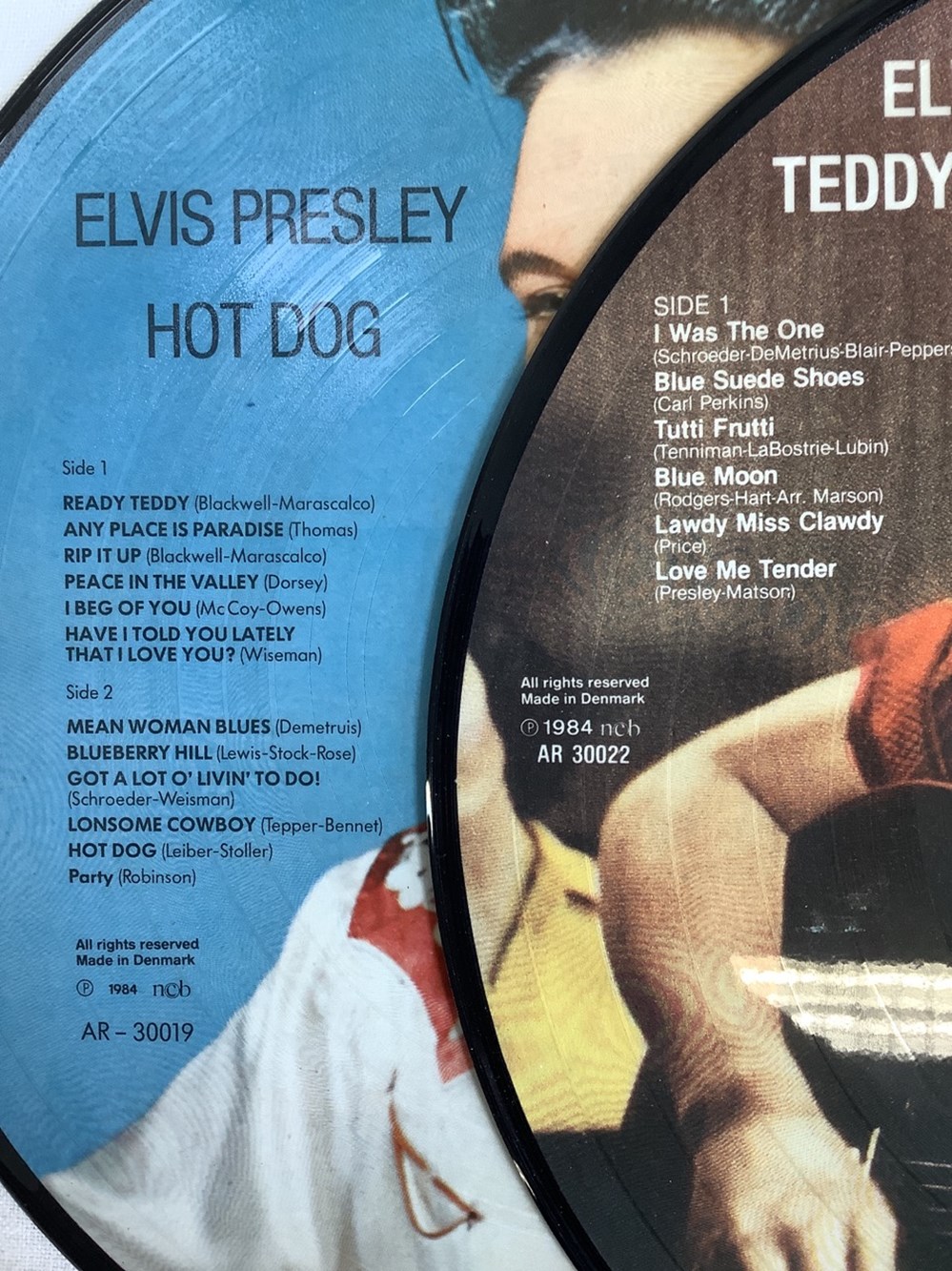 4 vinyles Elvis Presley dont 2 pictures Disc 33T, 1 Picture Disc 25 cm et un 33T couleur jaune doré. État NM, vinyle jaune, VG 3 monnaies 4 vinyles elvis presley dont 2 pictures disc 33t 1 picture disc 25 cm et un 33t couleur jaune dore etat nm vinyle jaune vg