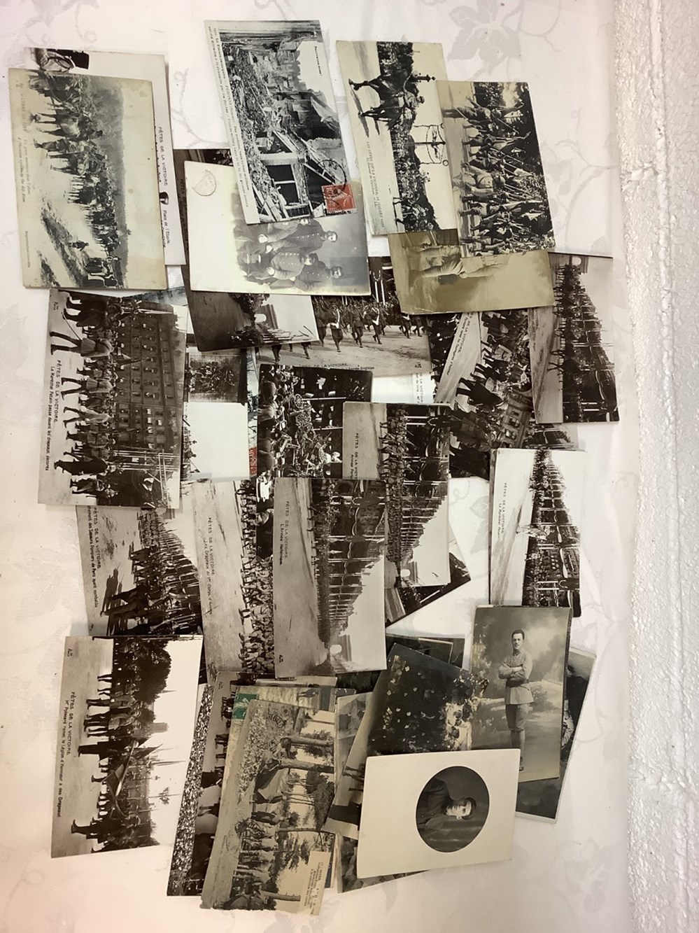 Lot de cartes postales anciennes (une centaine) militaria et Rouen, Chartres, Evreux, Paris 2 monnaies lot de cartes postales anciennes une centaine militaria et rouen chartres evreux paris