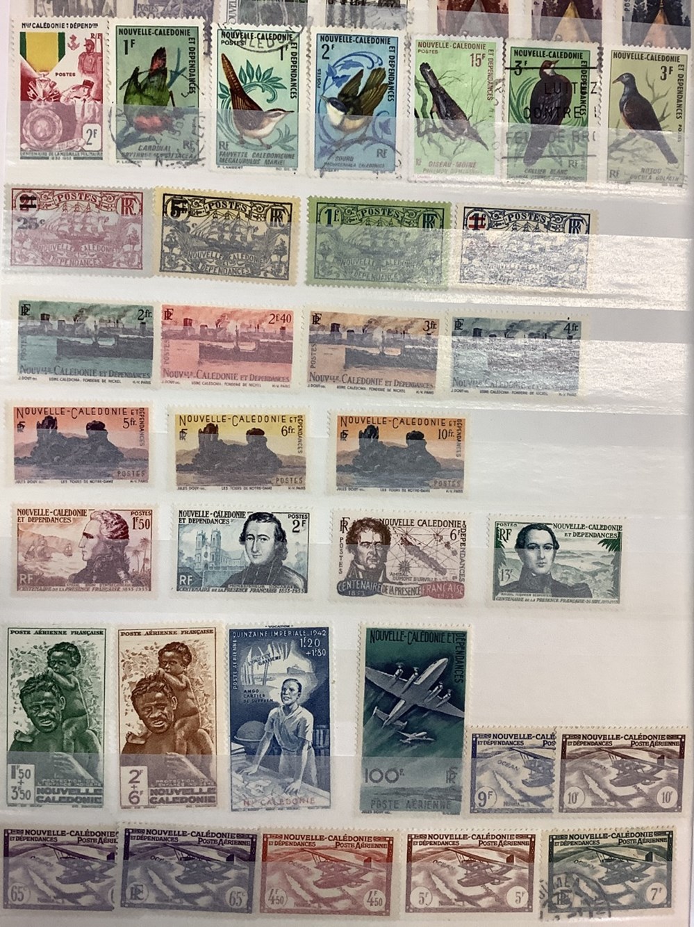 14 albums de timbres, principalement Europe de l’Ouest, la plupart oblitérés, toutes époques, plusieurs milliers de timbres 25 monnaies 14 albums de timbres principalement europe de l ouest la plupart obliteres toutes epoques plusieurs milliers de timbres