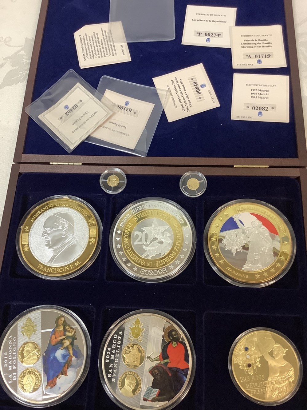 Coffret de 8 médailles sous capsules avec certificats monnaies coffret de 8 medailles sous capsules avec certificats