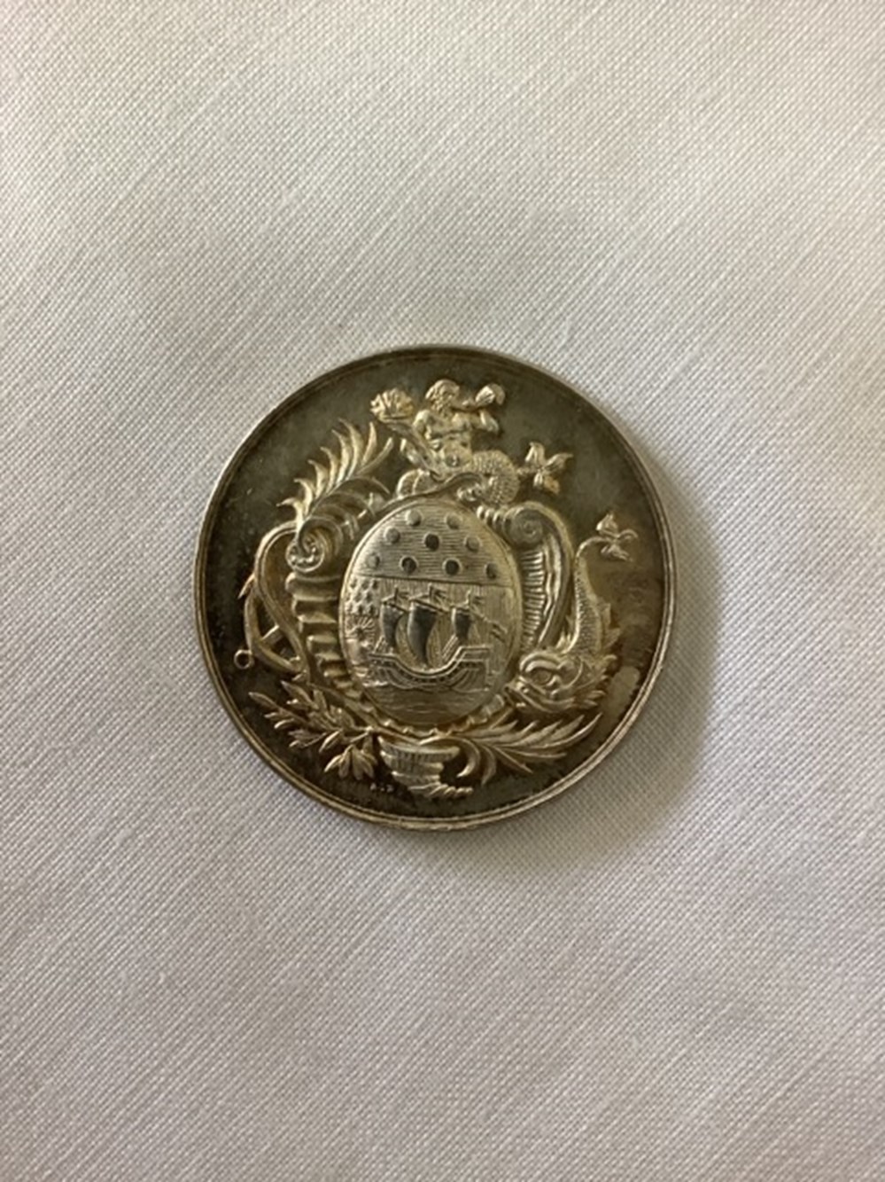 Ensemble de 14 jetons de présence bretons caisse d épargne de Lorient en argent, poid total 216 gr. 3 monnaies ensemble de 14 jetons de presence bretons caisse d epargne de lorient en argent poid total 216 gr