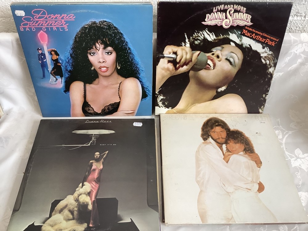Lot de 18 vinyles 33 T, chanteuses pop et folk dont TWIGGY, POINTER SISTERS, PAT BENATAR, BLONDIE, BARBRA STREISAND, DIANA ROSS, DONNA SUMMER et JOAN ARMATRADING etc 4 monnaies lot de 18 vinyles 33 t chanteuses pop et folk dont twiggy pointer sisters pat benatar blondie barbra streisand diana ross donna summer et joan armatrading etc