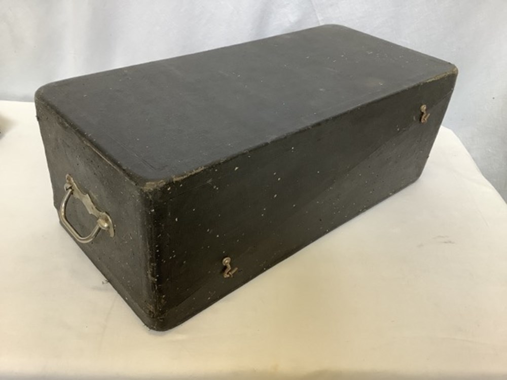 Appareil scientifique dans son coffret de bois gainé hauteur 54 cm monnaies appareil scientifique dans son coffret de bois gaine hauteur 54 cm