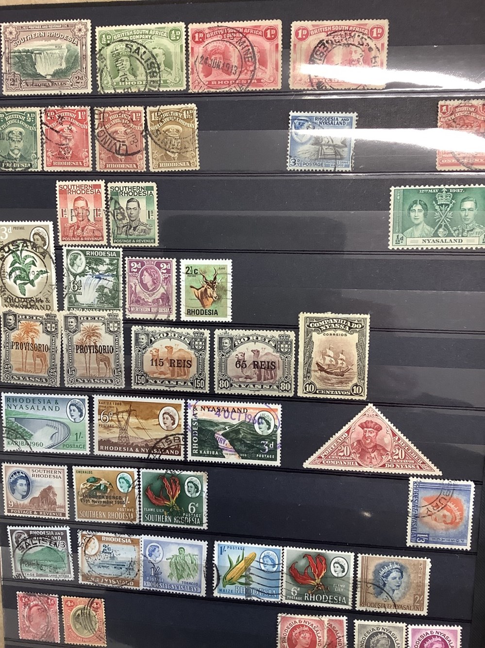 Lot de 7 classeurs de timbres divers pays, oblitérés et neufs, plusieurs milliers de timbres, 9 monnaies lot de 7 classeurs de timbres divers pays obliteres et neufs plusieurs milliers de timbres