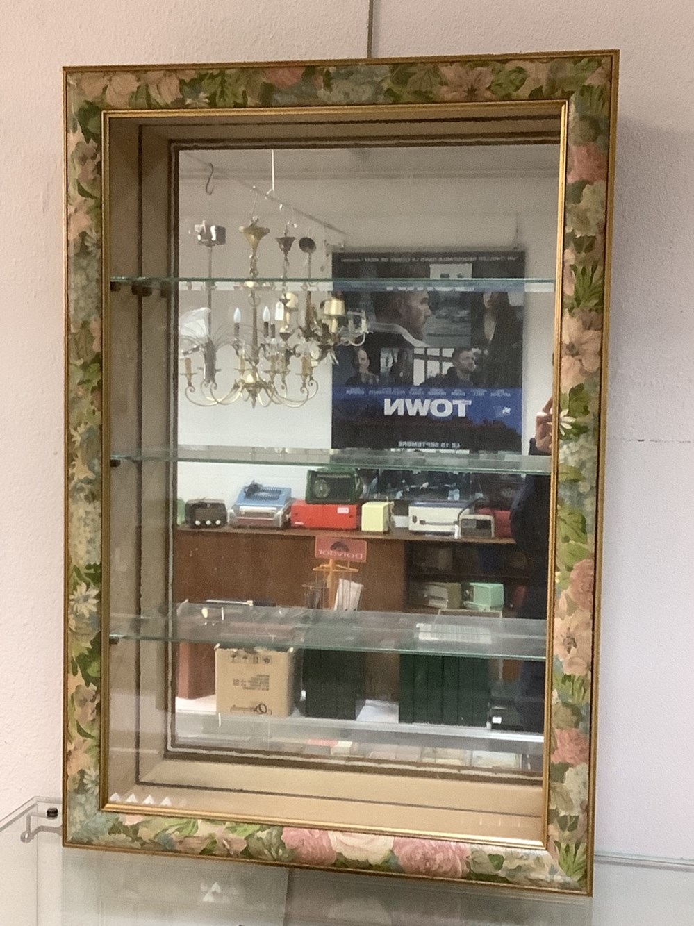 monnaies vitrine pour miniatures fond en miroir et 3 etageres en verre