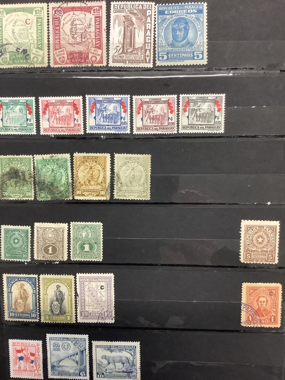 4 albums de timbres, principalement Amériques, pour la plupart, oblitérés, 9 monnaies 4 albums de timbres principalement ameriques pour la plupart obliteres