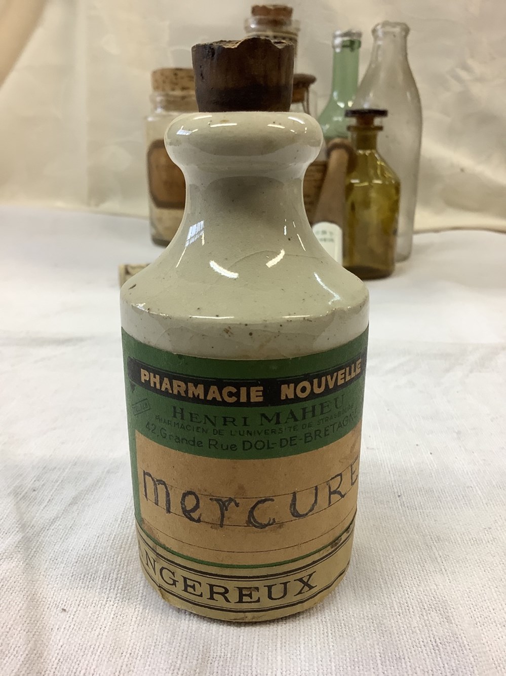 Lot de 5 flacons à pharmacie ancien, biberon en verre, bouteille eau minérale Carabana, pilon et tube de Coryphedrine 2 monnaies lot de 5 flacons a pharmacie ancien biberon en verre bouteille eau minerale carabana pilon et tube de coryphedrine