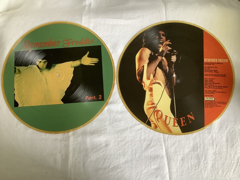 2 pictures Disc 33T, QUEEN REMEMBER FREDDIE ET PART 2. NM pour les deux. Pressage italien, PD2240 et PD 2249. 2 monnaies 2 pictures disc 33t queen remember freddie et part 2 nm pour les deux pressage italien pd2240 et pd 2249