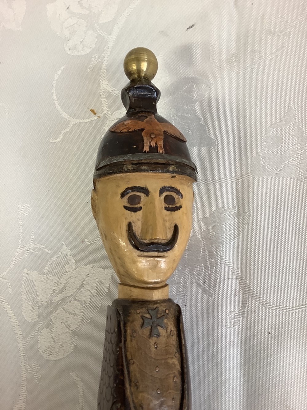Canne avec un pommeau en tête de soldat prussien 2 monnaies canne avec un pommeau en tete de soldat prussien