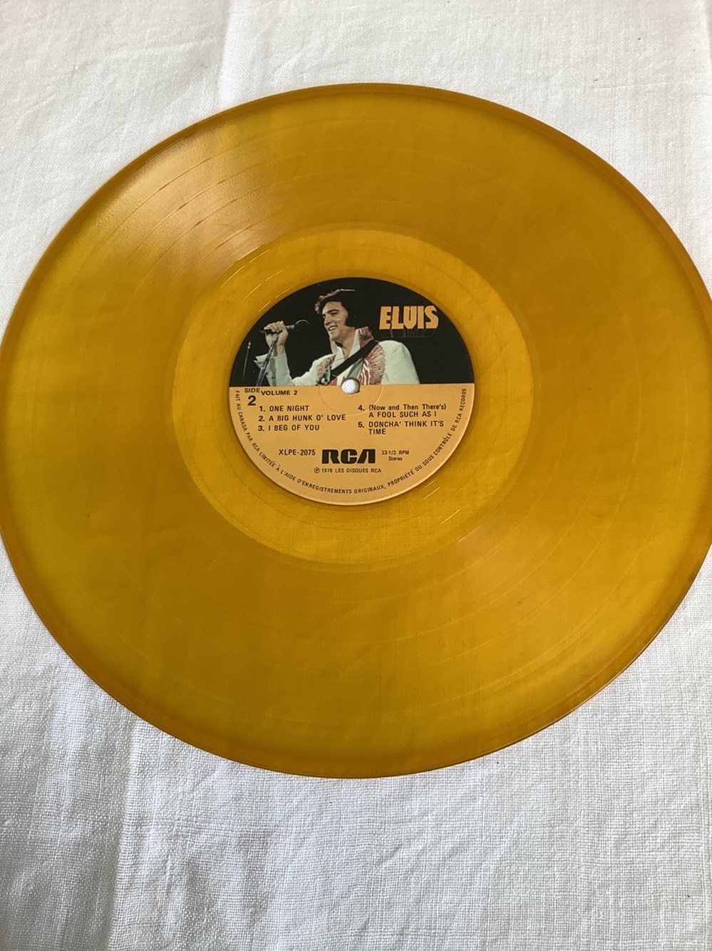 4 vinyles Elvis Presley dont 2 pictures Disc 33T, 1 Picture Disc 25 cm et un 33T couleur jaune doré. État NM, vinyle jaune, VG 6 monnaies 4 vinyles elvis presley dont 2 pictures disc 33t 1 picture disc 25 cm et un 33t couleur jaune dore etat nm vinyle jaune vg