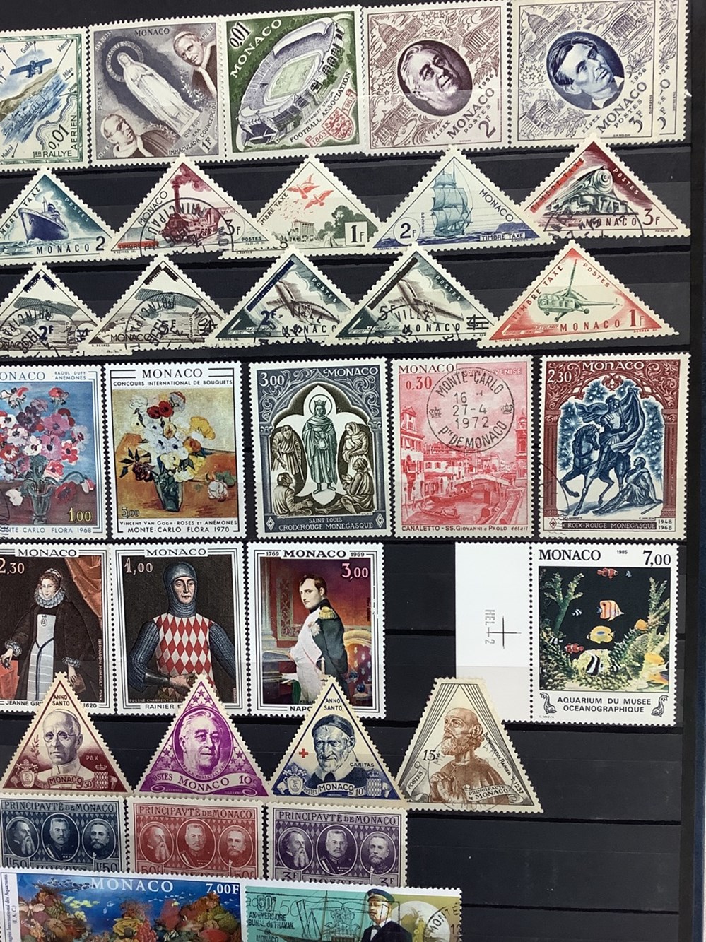 14 albums de timbres, principalement Europe de l’Ouest, la plupart oblitérés, toutes époques, plusieurs milliers de timbres 7 monnaies 14 albums de timbres principalement europe de l ouest la plupart obliteres toutes epoques plusieurs milliers de timbres