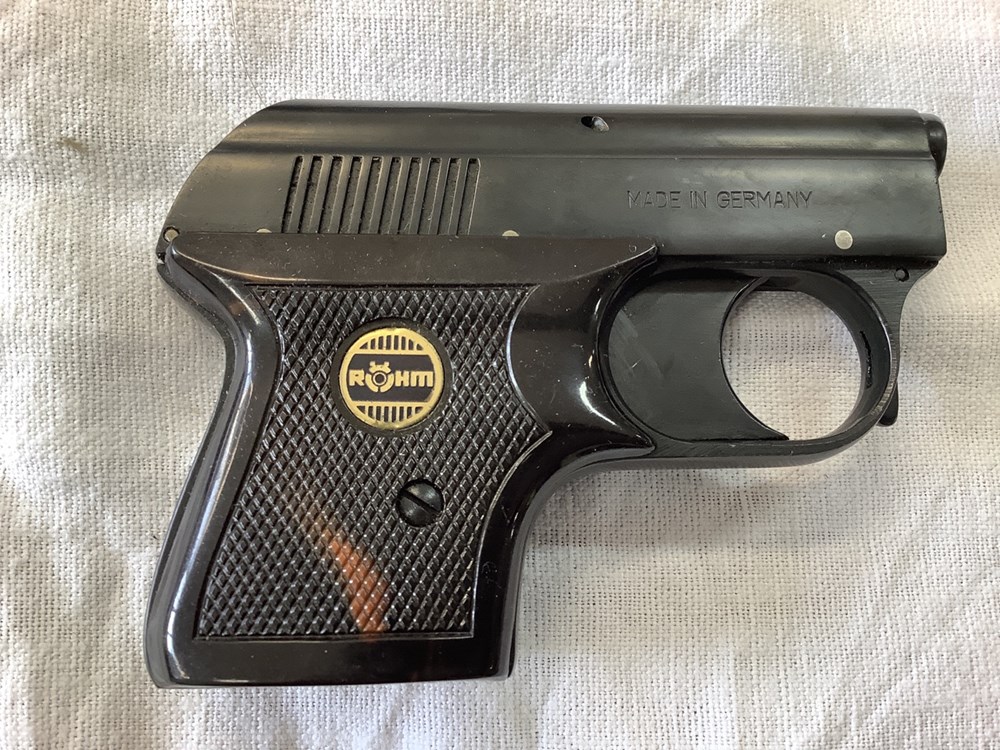 Un pistolet d’alarme Rohm RG3, dans sa boîte 3 monnaies un pistolet d alarme rohm rg3 dans sa boite
