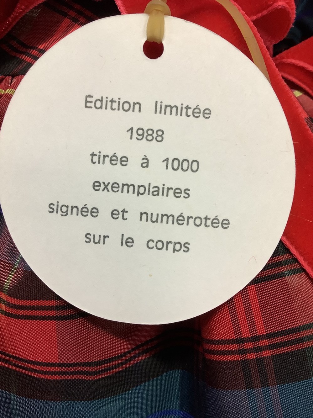 Poupée Corolle création catherine Refabert H 40 dans sa boîte décorée 5 monnaies poupee corolle creation catherine refabert h 40 dans sa boite decoree