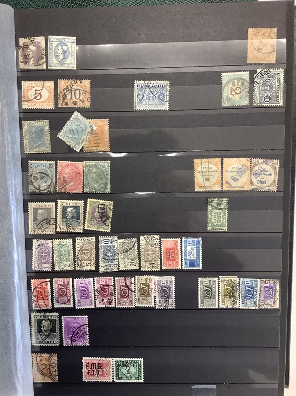 14 albums de timbres, principalement Europe de l’Ouest, la plupart oblitérés, toutes époques, plusieurs milliers de timbres 19 monnaies 14 albums de timbres principalement europe de l ouest la plupart obliteres toutes epoques plusieurs milliers de timbres