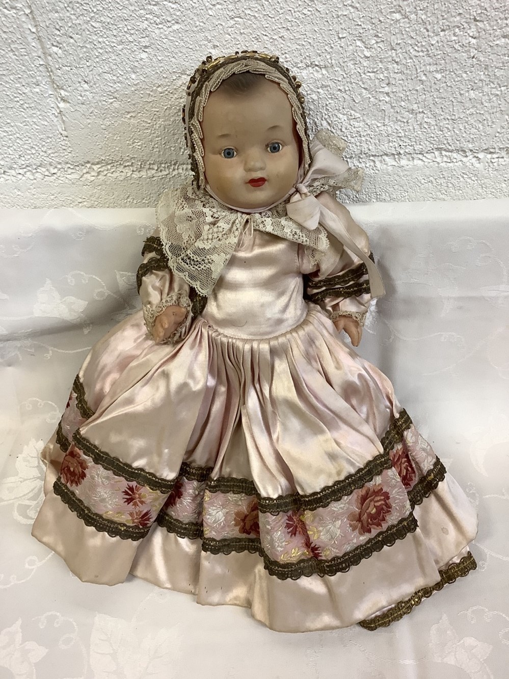 Poupée ancienne costumée monnaies poupee ancienne costumee