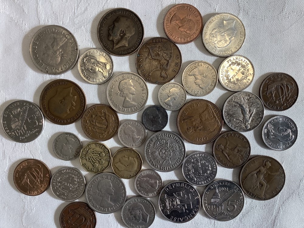 Petit lot de pièces diverses dont 2 frs argent 1916. monnaies petit lot de pieces diverses dont 2 frs argent 1916