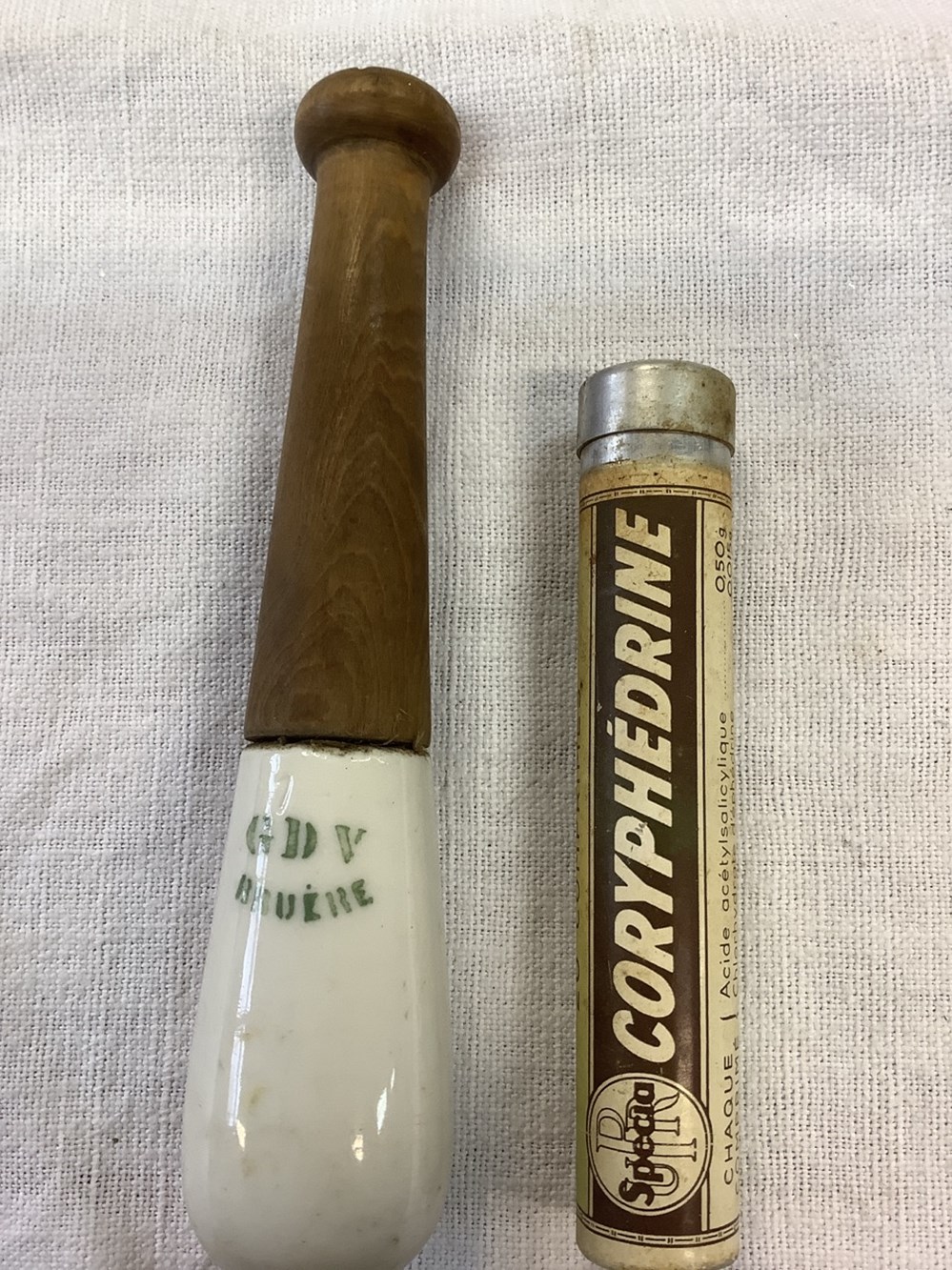 Lot de 5 flacons à pharmacie ancien, biberon en verre, bouteille eau minérale Carabana, pilon et tube de Coryphedrine 4 monnaies lot de 5 flacons a pharmacie ancien biberon en verre bouteille eau minerale carabana pilon et tube de coryphedrine