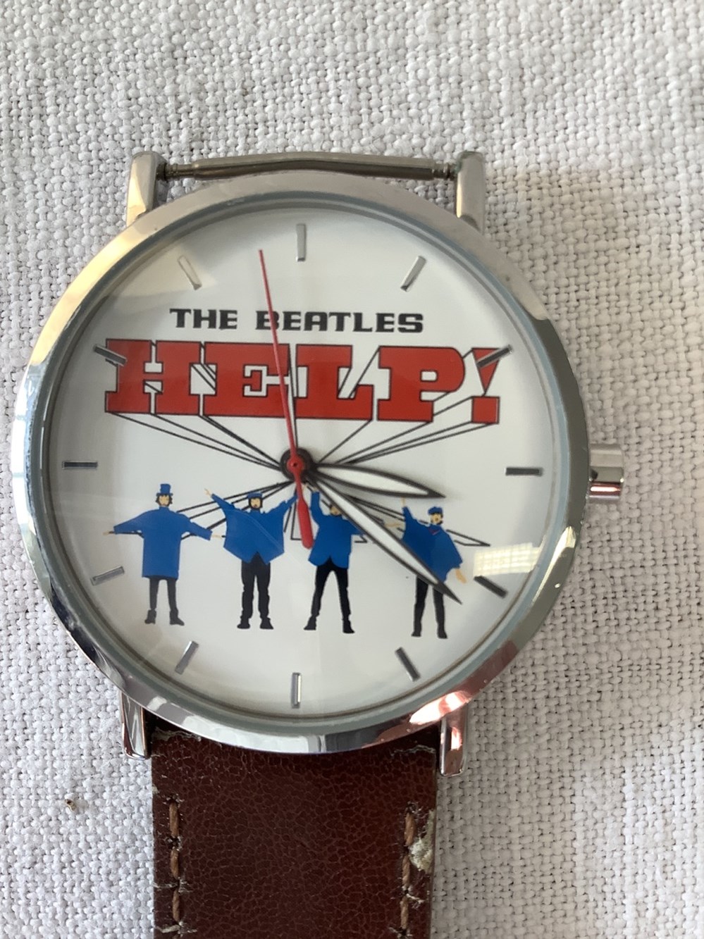 5 montres de collection, The Beatles, marque Apple, 2 bracelets en mauvais état, datée de 1996 à 2011, en l’état, accidents. 6 monnaies 5 montres de collection the beatles marque apple 2 bracelets en mauvais etat datee de 1996 a 2011 en l etat accidents