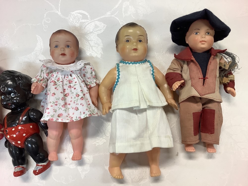 Lot de 7 poupées anciennes, poupon Colin, robe Corolle et divers 3 monnaies lot de 7 poupees anciennes poupon colin robe corolle et divers