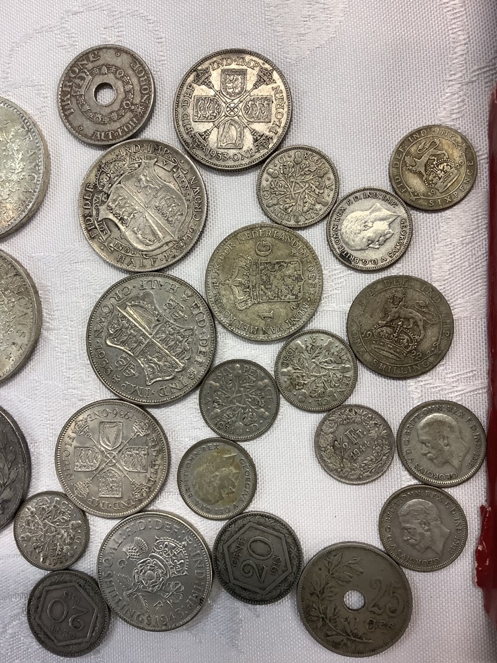 Lot de pièces en argent et divers dont 3 monnaies lot de pieces en argent et divers dont