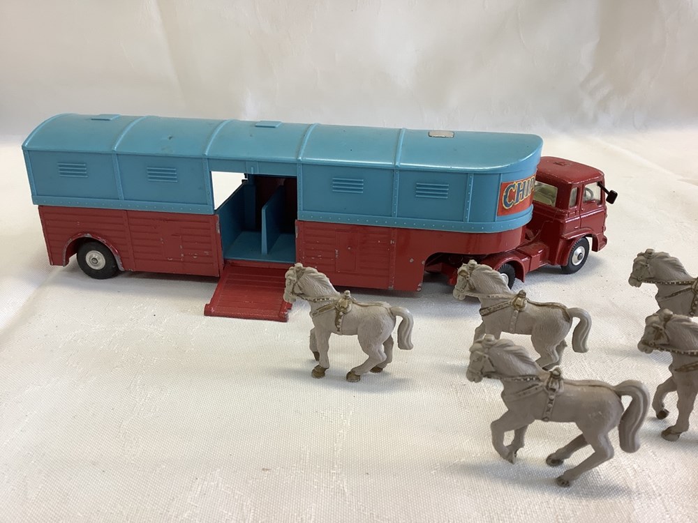 monnaies camion corgi chipperfields circus en l etat