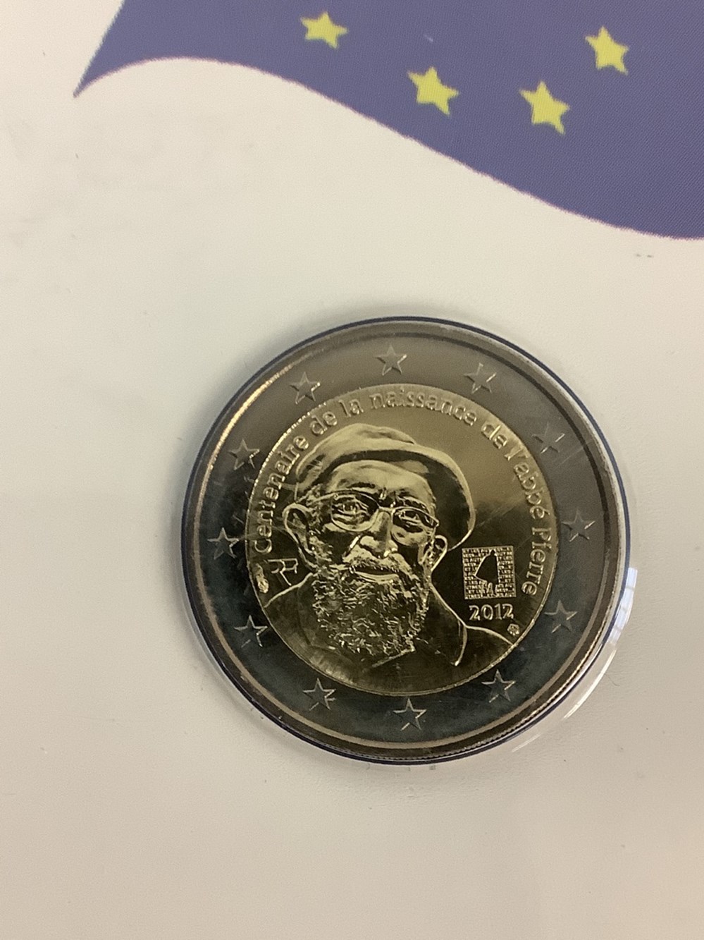 Lot de pièces en Euros commémoratives : Johnny Hallyday et Abbé Pierre 4 monnaies lot de pieces en euros commemoratives johnny hallyday et abbe pierre