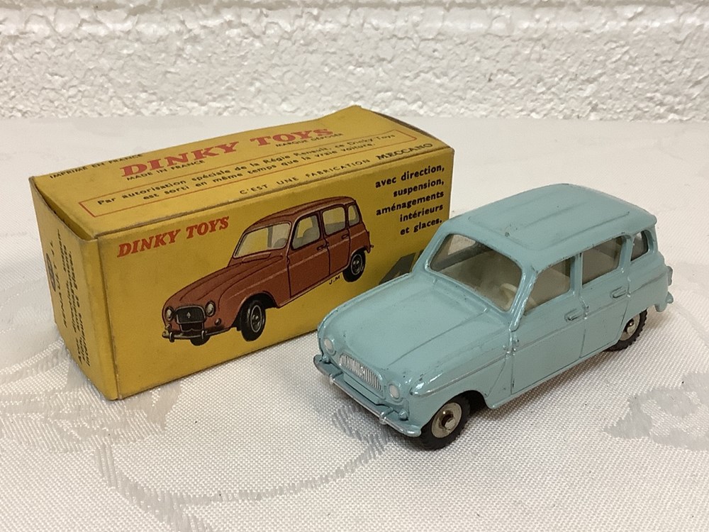 2 voitures 4l et SIMCA Versailles et une station service dinky toys dans leurs boîtes d origine 4 monnaies 2 voitures 4l et simca versailles et une station service dinky toys dans leurs boites d origine