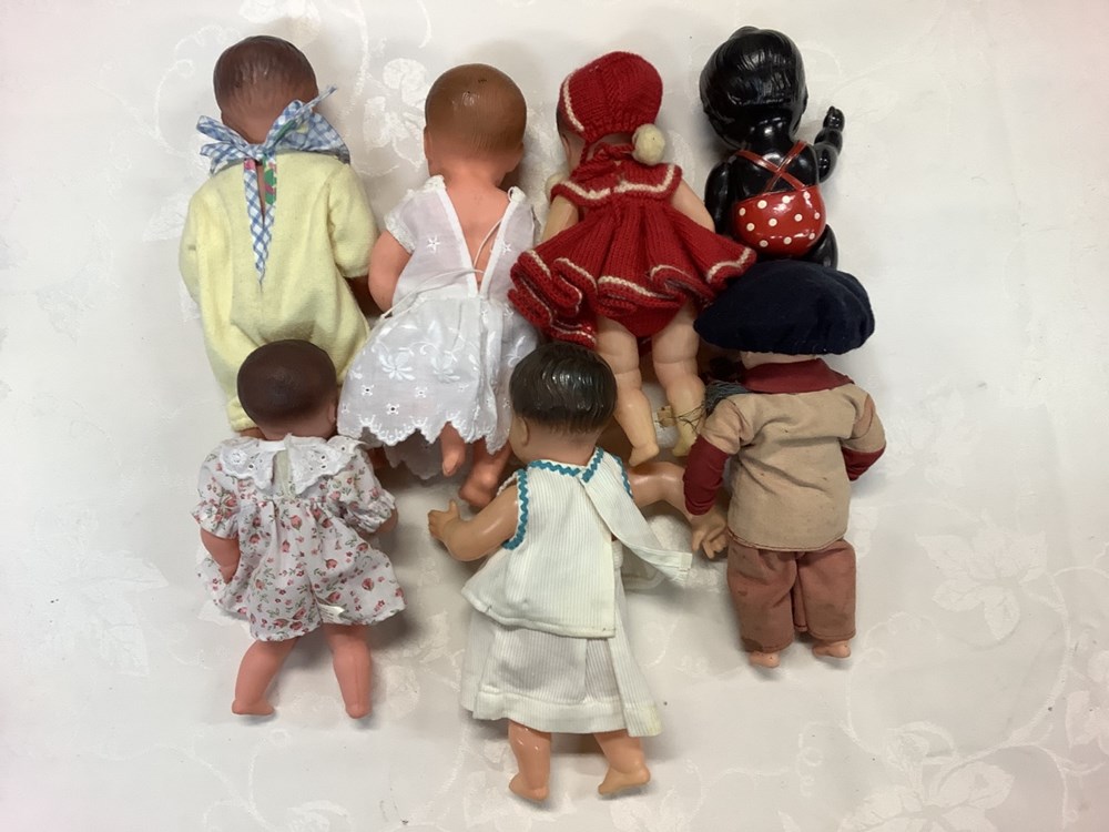 Lot de 7 poupées anciennes, poupon Colin, robe Corolle et divers 4 monnaies lot de 7 poupees anciennes poupon colin robe corolle et divers