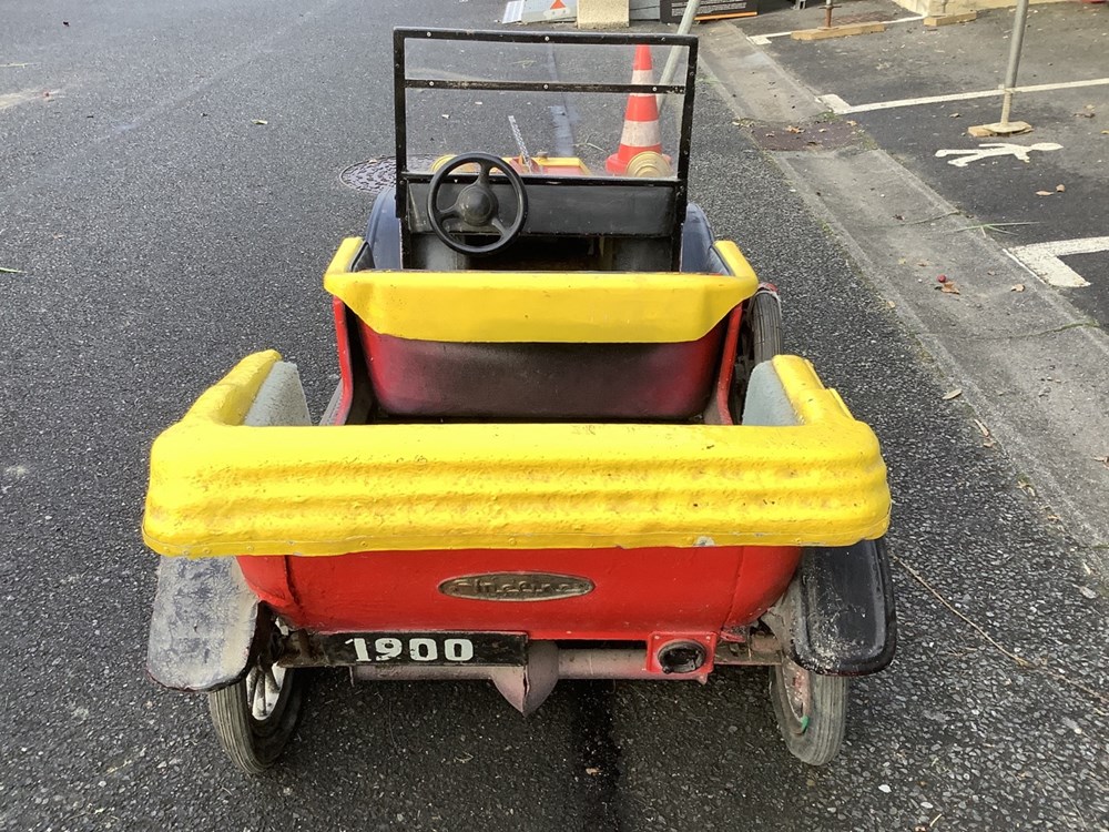 monnaies une voiture de manege meline l 84 x l 180 x h 88 prise de courant a l arriere