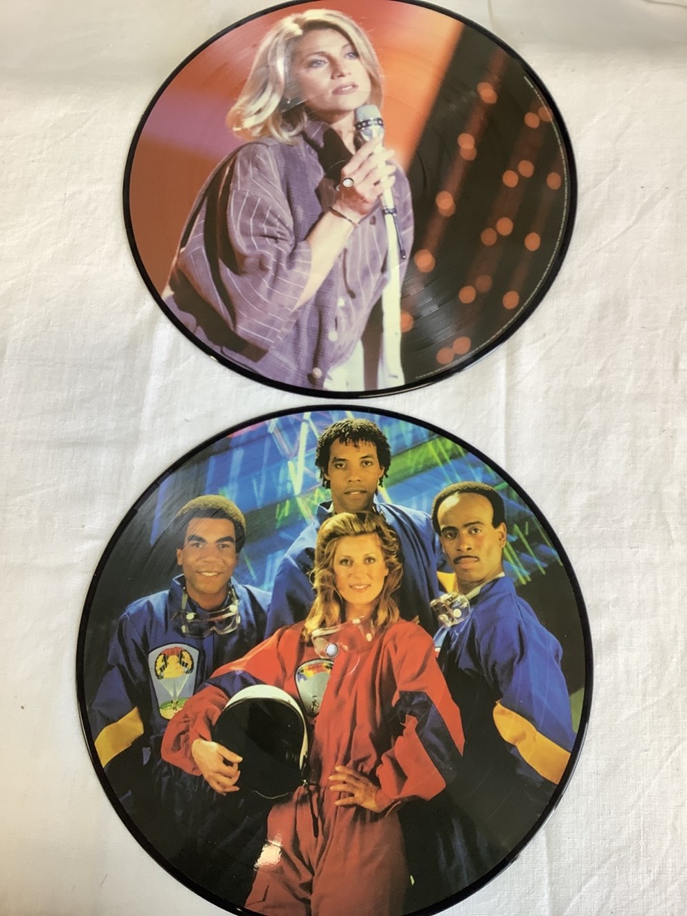 4 pictures Disc SHEILA, 33T et maxi 45T. État entre NM et VG +. 2 monnaies 4 pictures disc sheila 33t et maxi 45t etat entre nm et vg
