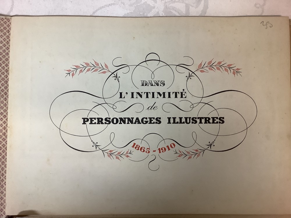monnaies 2 albums de photographies dans l intimite de personnages illustres et 1 livre petit musee de la curiosite photographique presente par louis cheronnet