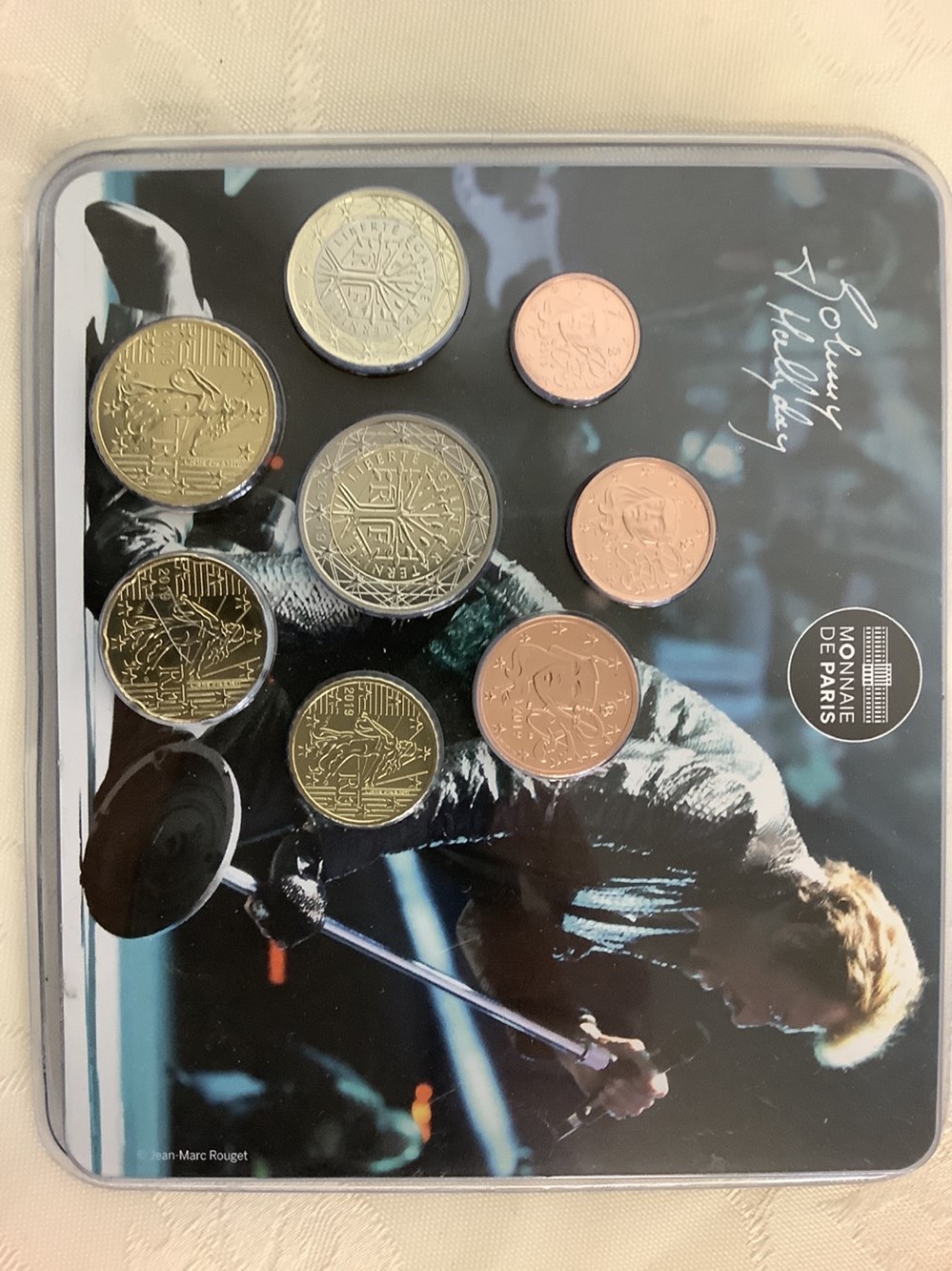 Lot de pièces en Euros commémoratives : Johnny Hallyday et Abbé Pierre 7 monnaies lot de pieces en euros commemoratives johnny hallyday et abbe pierre