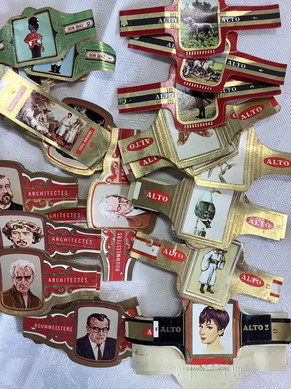 monnaies lot de bagues de cigares dans une boite a cigares quelques centaines