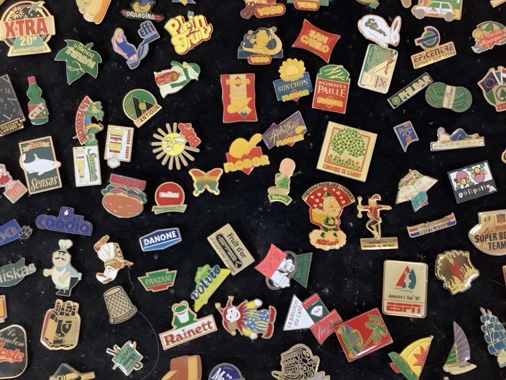 Lot de 2 tableaux de pin’s 4 monnaies lot de 2 tableaux de pin s