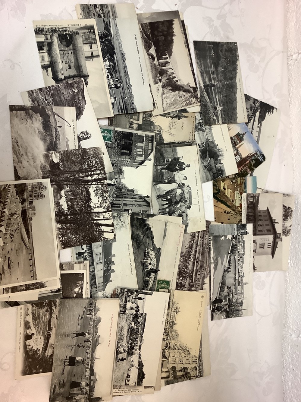 monnaies cartes postales anciennes de villes ou villages animees souvent