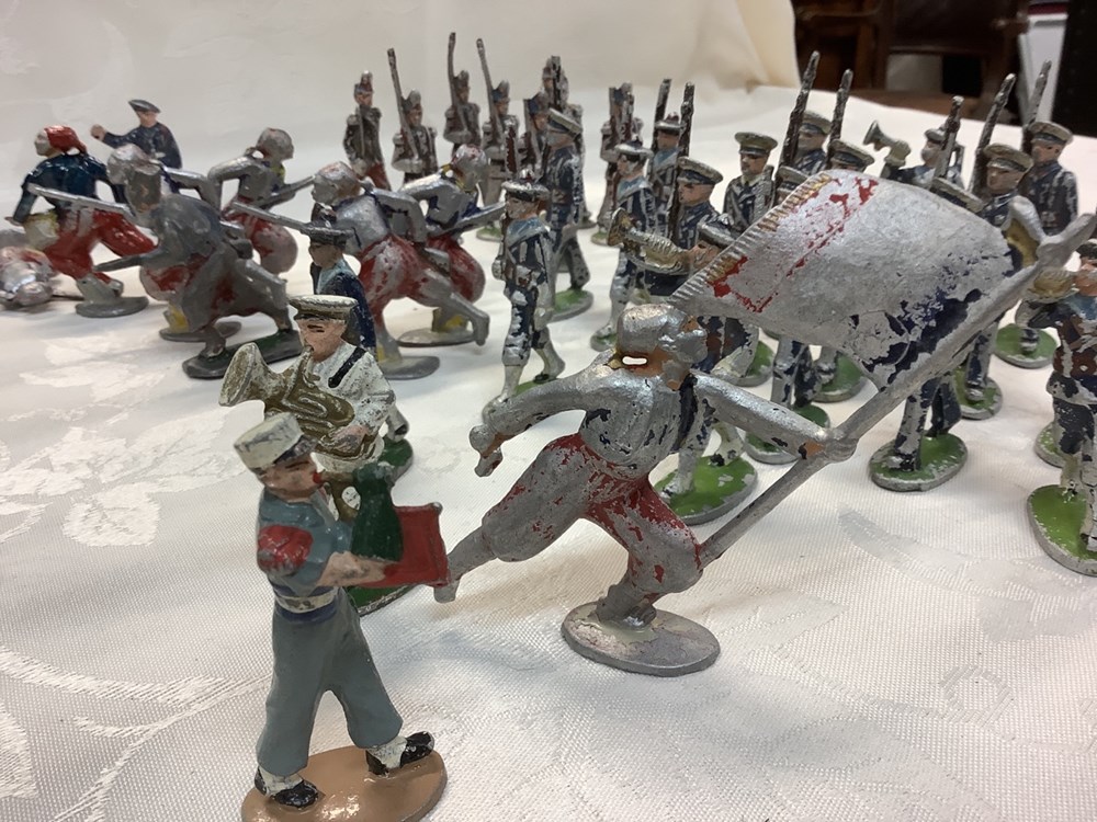 Lot de petits soldats anciens, divers, environ 75 pièces, en l’état 7 monnaies lot de petits soldats anciens divers environ 75 pieces en l etat