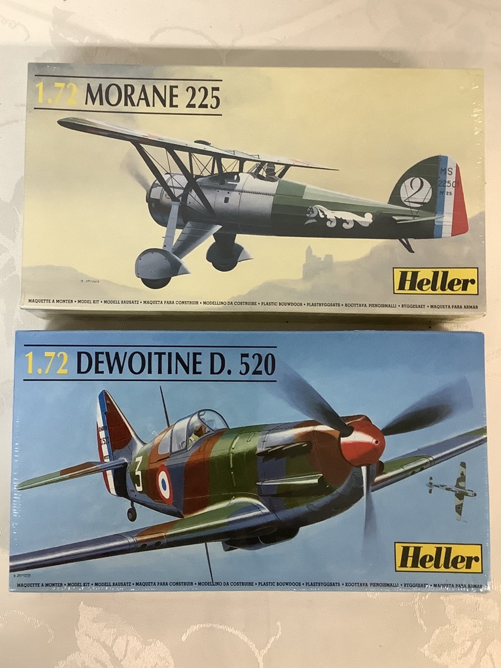 5 maquettes aviation militaire à construire de marque Matcbox, Italeri, Revell et Heller avec leur notice 2 monnaies 5 maquettes aviation militaire a construire de marque matcbox italeri revell et heller avec leur notice