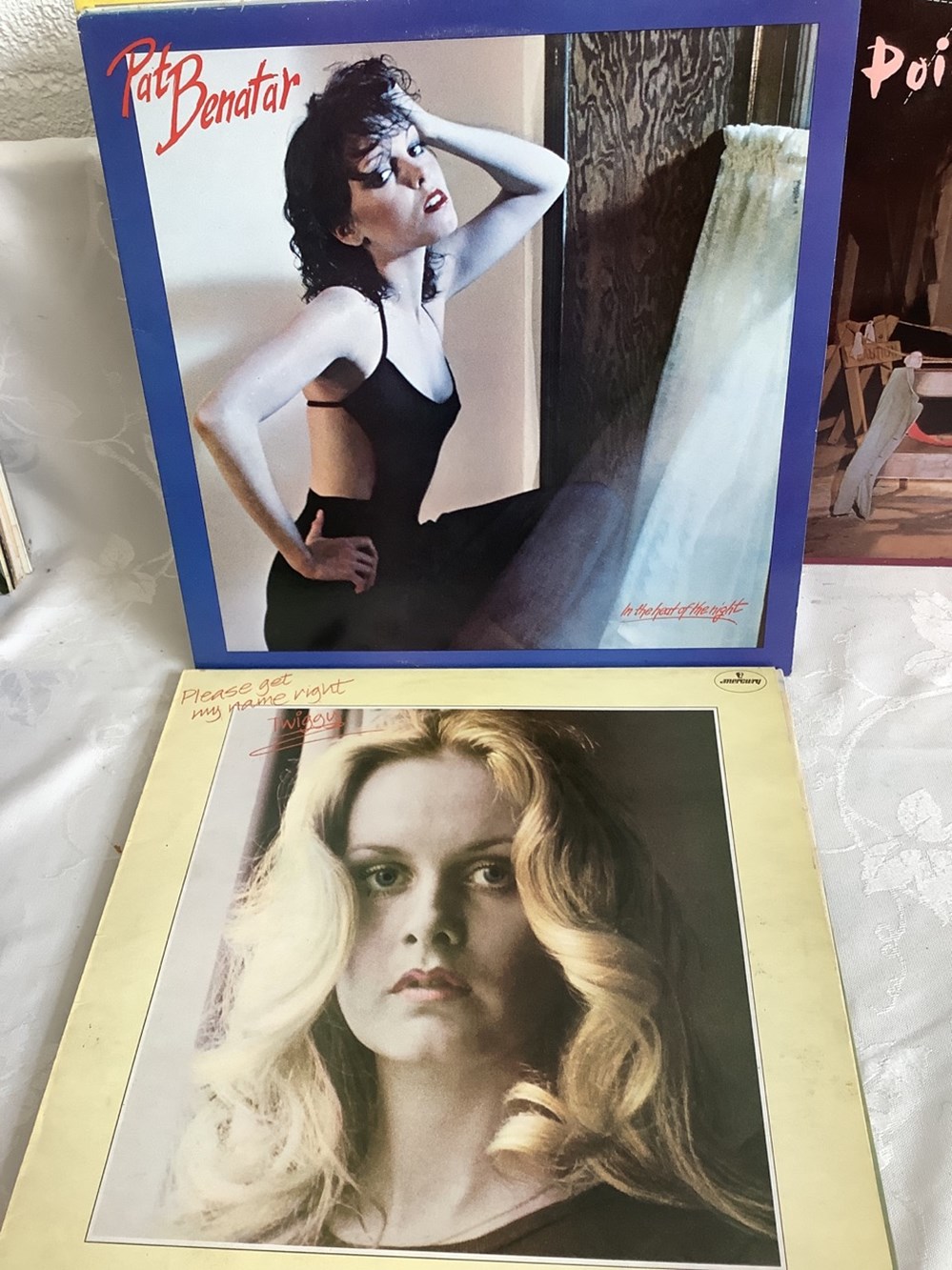 Lot de 18 vinyles 33 T, chanteuses pop et folk dont TWIGGY, POINTER SISTERS, PAT BENATAR, BLONDIE, BARBRA STREISAND, DIANA ROSS, DONNA SUMMER et JOAN ARMATRADING etc 2 monnaies lot de 18 vinyles 33 t chanteuses pop et folk dont twiggy pointer sisters pat benatar blondie barbra streisand diana ross donna summer et joan armatrading etc