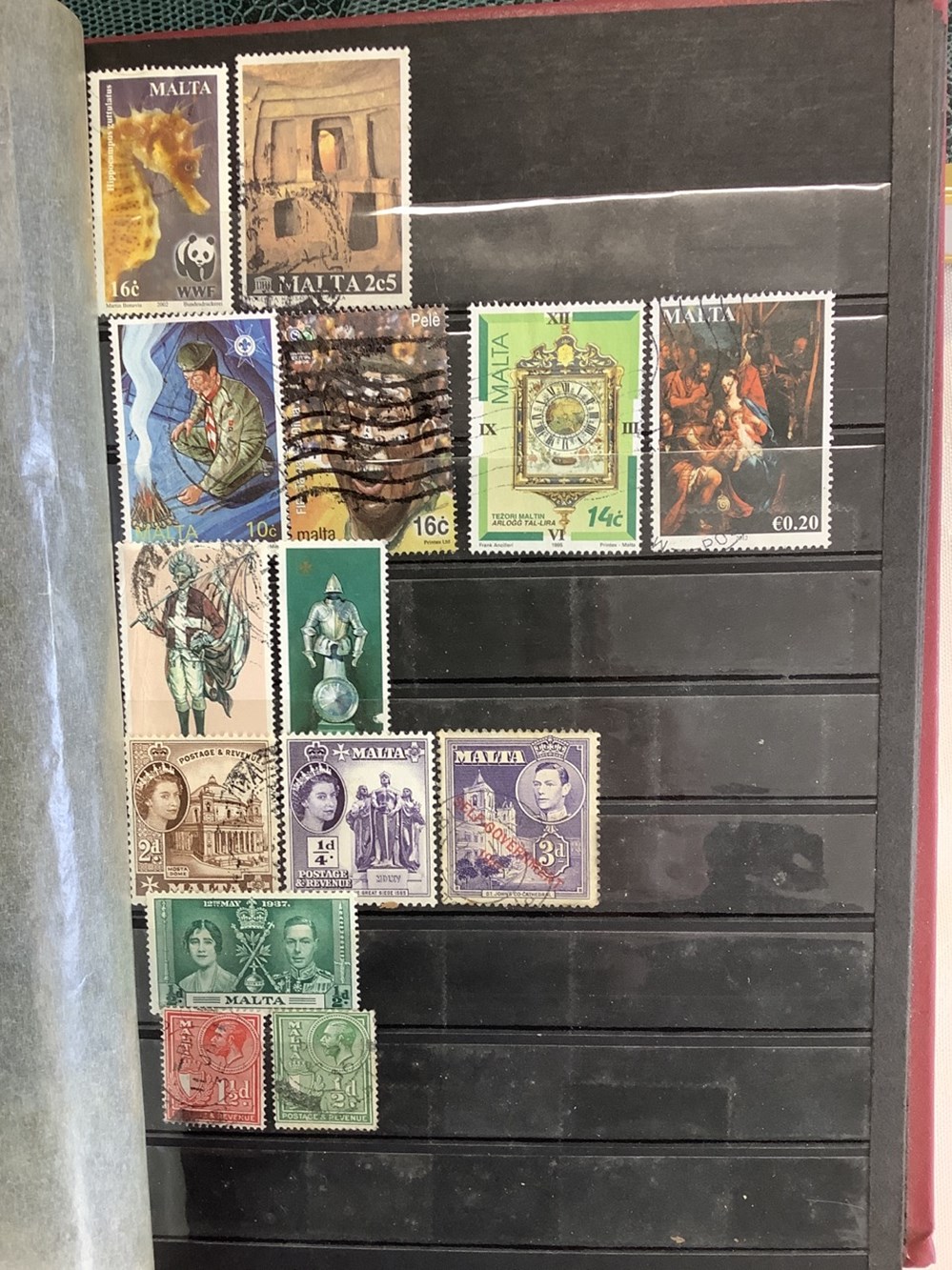 14 albums de timbres, principalement Europe de l’Ouest, la plupart oblitérés, toutes époques, plusieurs milliers de timbres 23 monnaies 14 albums de timbres principalement europe de l ouest la plupart obliteres toutes epoques plusieurs milliers de timbres