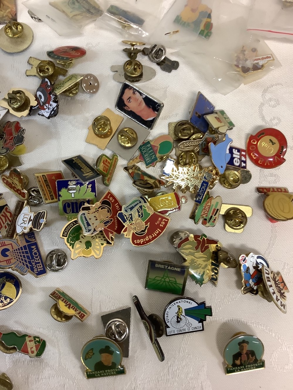 Lot de pin’s en vrac 4 monnaies lot de pin s en vrac
