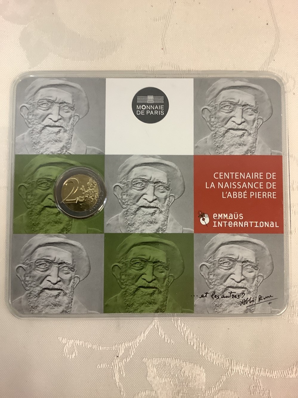 Lot de pièces en Euros commémoratives : Johnny Hallyday et Abbé Pierre 2 monnaies lot de pieces en euros commemoratives johnny hallyday et abbe pierre
