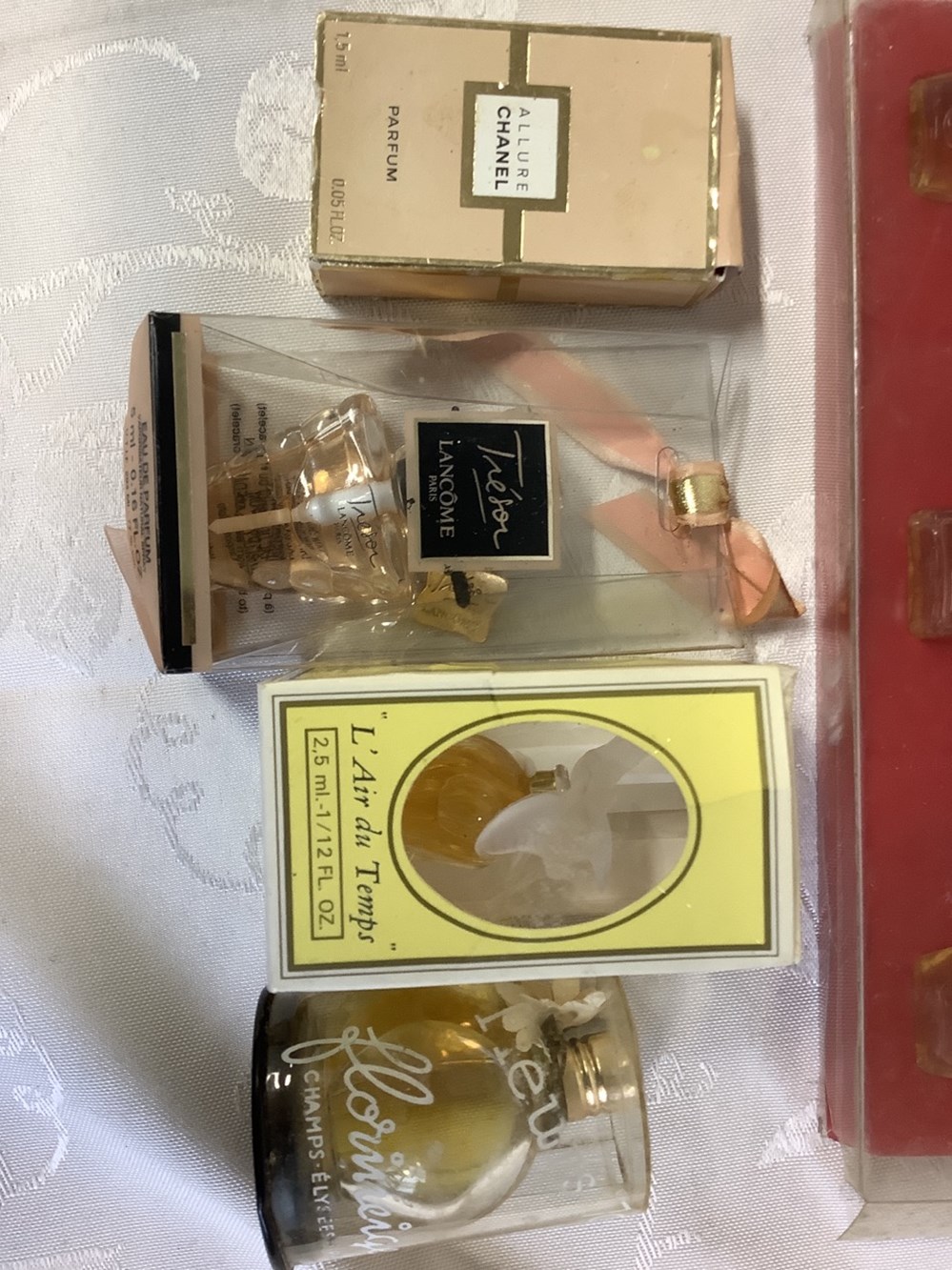 monnaies lot de miniatures de parfum allure tresor l air du temps florineige et coffret parfums sterle