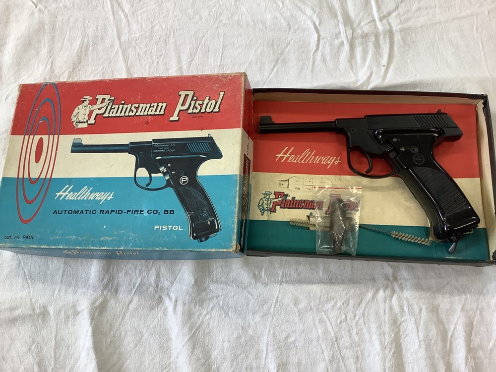 Un pistolet à air comprimé Plainsman 175, dans sa boîte - Coins