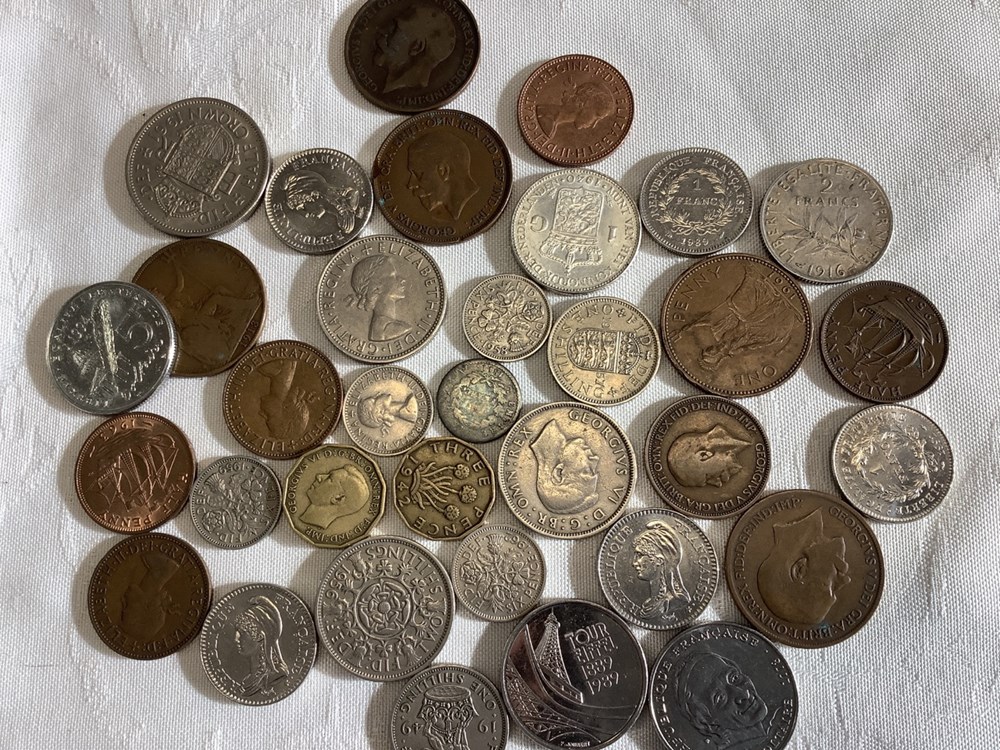 Petit lot de pièces diverses dont 2 frs argent 1916. monnaies petit lot de pieces diverses dont 2 frs argent 1916
