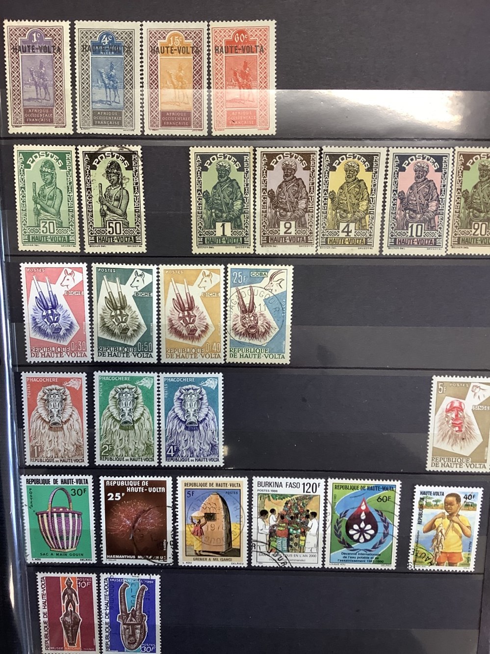Lot de 7 classeurs de timbres divers pays, oblitérés et neufs, plusieurs milliers de timbres, 15 monnaies lot de 7 classeurs de timbres divers pays obliteres et neufs plusieurs milliers de timbres